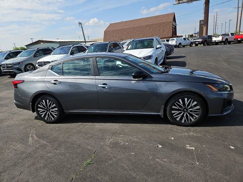 Used 2024 Nissan Altima 2.5 SV FWD image 9