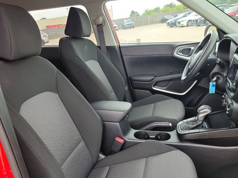 Used 2024 Kia Soul LX w/ Option Group 015 FWD image 14