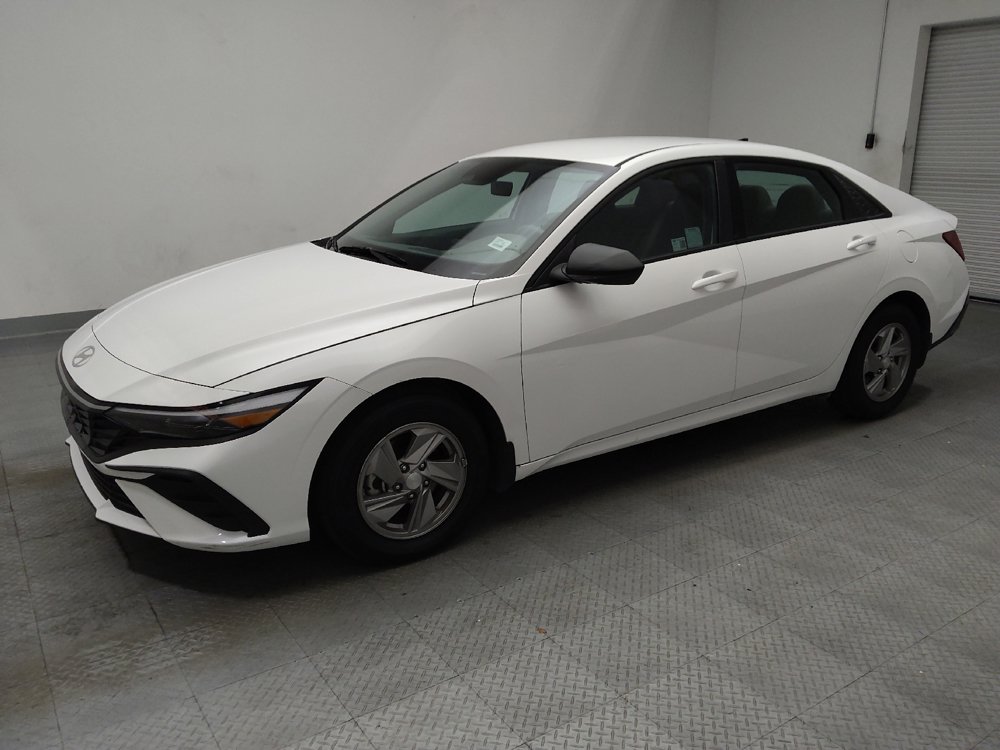 Used 2025 Hyundai Elantra SE FWD image 2