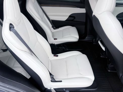 Used 2022 Tesla Model X AWD/4WD image 43
