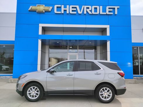 Used 2024 Chevrolet Equinox LT FWD image 32