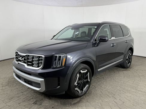 Used 2025 Kia Telluride S image 3