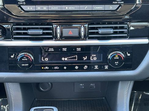 New 2025 Nissan Pathfinder SV image 14