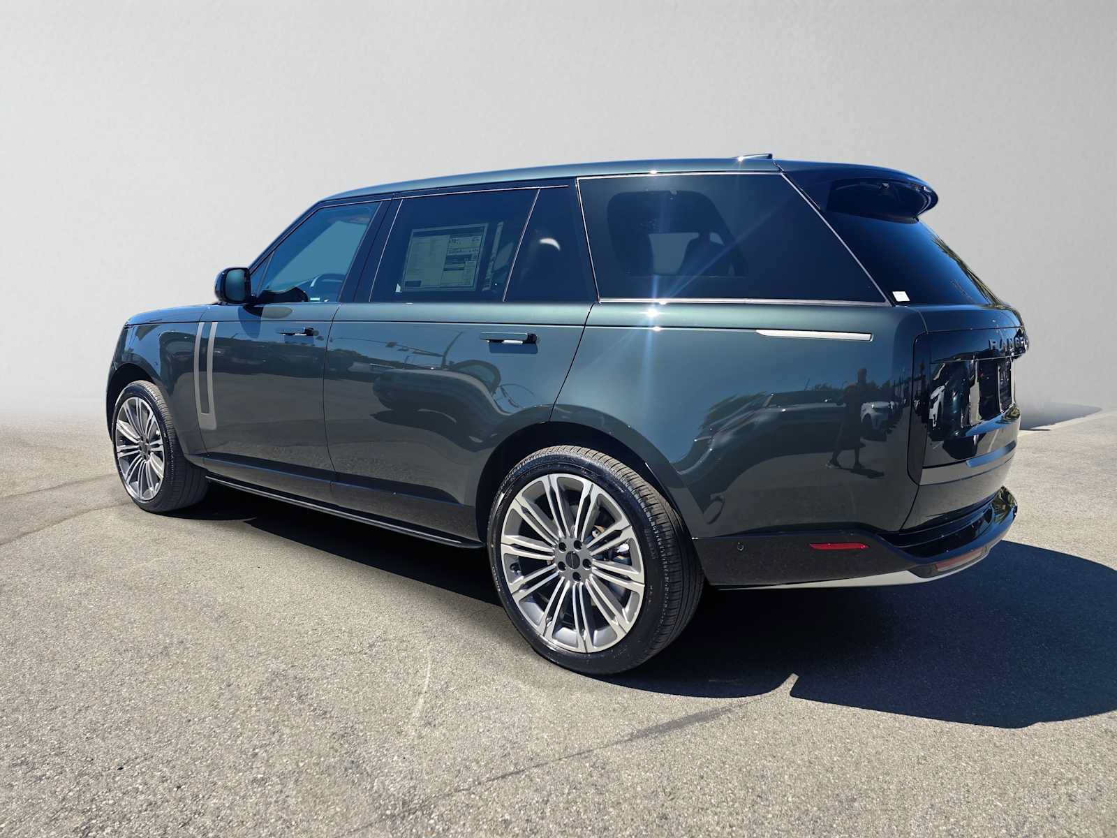 New 2026 Land Rover Range Rover Long Wheelbase SE AWD/4WD image 3