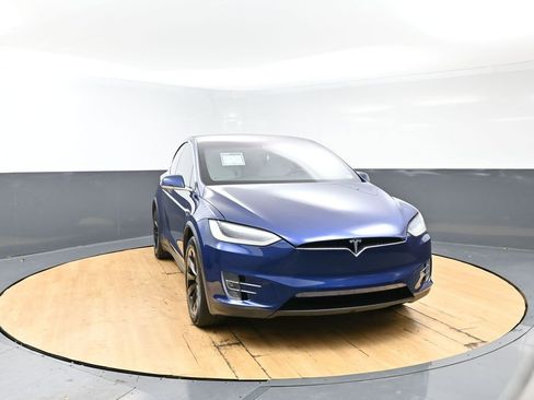 Used 2017 Tesla Model X 90D image 11