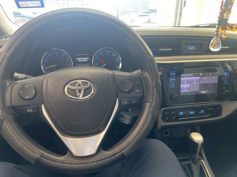 Used 2018 Toyota Corolla LE image 12