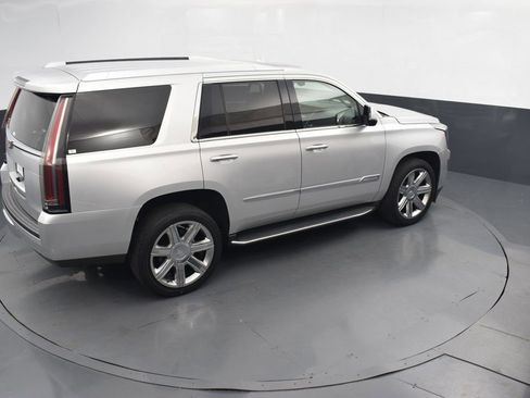 Used 2016 Cadillac Escalade Luxury image 45