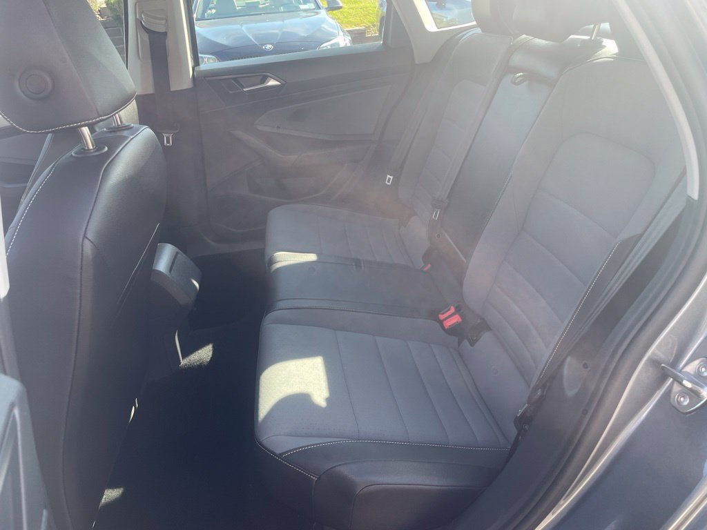 Used 2025 Volkswagen Jetta SE FWD image 17