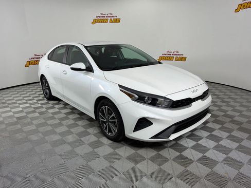 Used 2023 Kia Forte LXS w/ LXS Technology Package FWD image 8