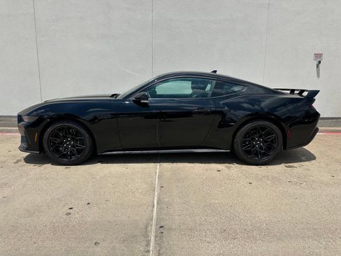 Used 2025 Ford Mustang GT Premium w/ GT Performance Package RWD image 5