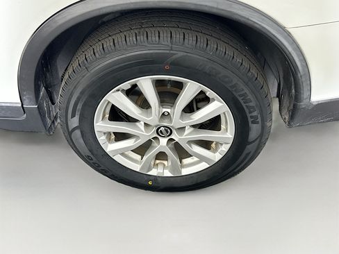 Used 2018 Nissan Rogue SV FWD image 11