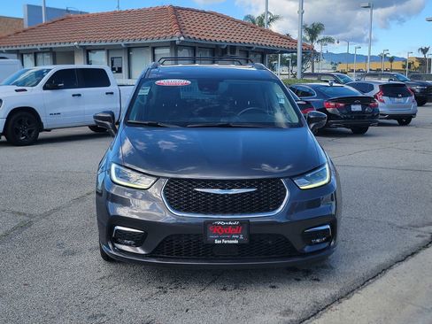 Certified 2021 Chrysler Pacifica Touring-L image 2