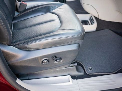 Used 2017 Chrysler Pacifica Touring-L Plus image 34