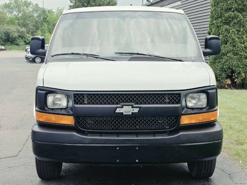 Used 2014 Chevrolet Express 2500 RWD image 12