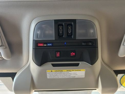 Used 2023 Subaru Crosstrek 2.0i Premium image 18