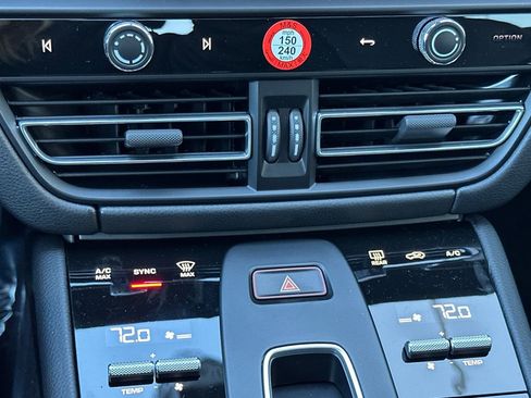 New 2026 Porsche Macan image 25