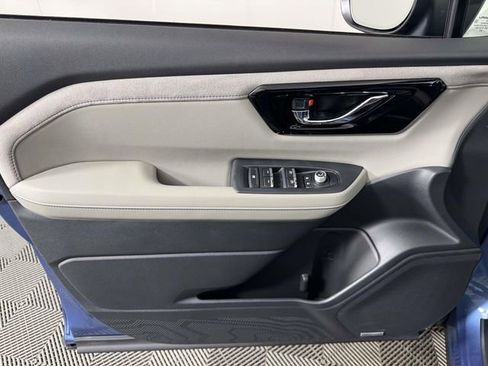 Certified 2025 Subaru Forester Limited image 17