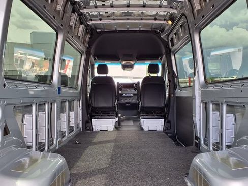 Used 2023 Mercedes-Benz Sprinter 3500 image 10