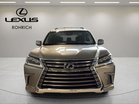 Used 2016 Lexus LX 570 4WD w/ Luxury Package image 2