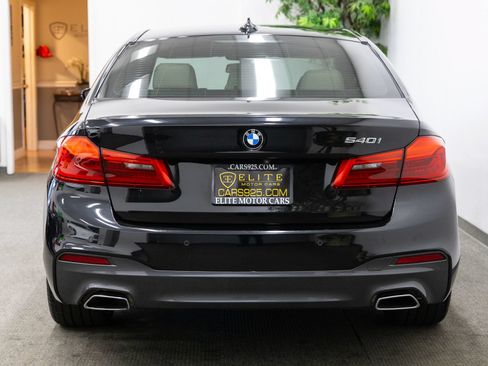 Used 2019 BMW 540i w/ M Sport Package RWD image 4