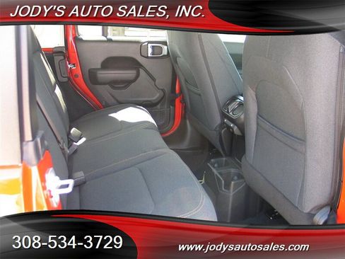 Used 2025 Jeep Wrangler Sport S AWD/4WD image 32