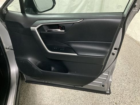 Used 2020 Toyota RAV4 XLE w/ XLE Grade Weather Package AWD/4WD image 21
