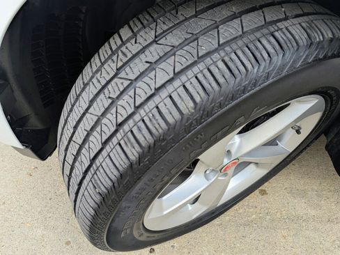 Used 2017 Jaguar F-PACE Premium image 17