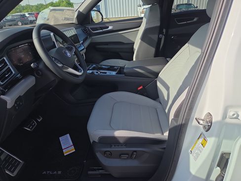 New 2026 Volkswagen Atlas Cross Sport SEL R-Line AWD/4WD image 4