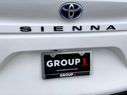Used 2021 Toyota Sienna LE image 9