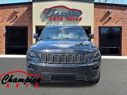 Used 2019 Jeep Grand Cherokee Altitude RWD image 10