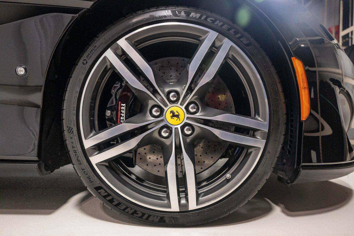 Used 2019 Ferrari Portofino RWD image 21