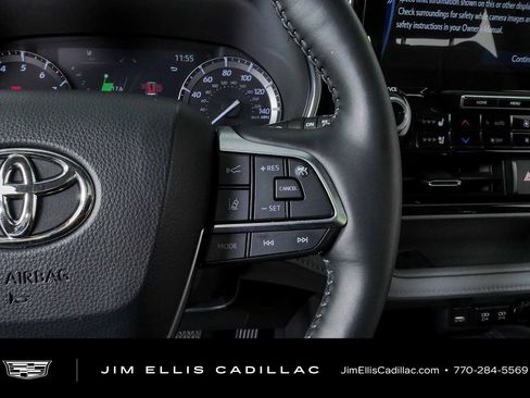 Used 2021 Toyota Highlander Platinum AWD/4WD image 10