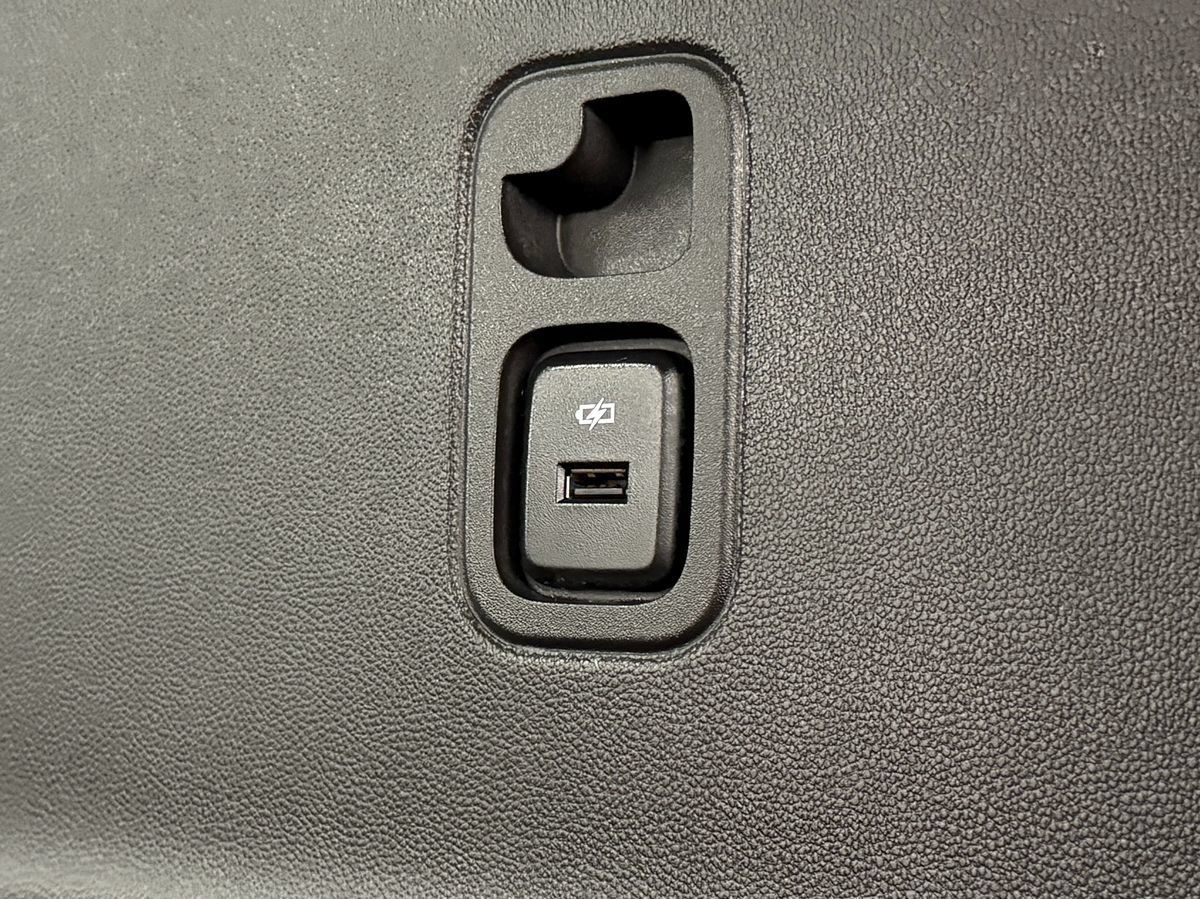 Used 2022 Chevrolet Traverse RS w/ LPO, Floor Liner Package AWD/4WD image 33