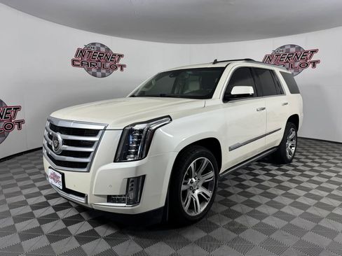 Used 2015 Cadillac Escalade Premium AWD/4WD image 3