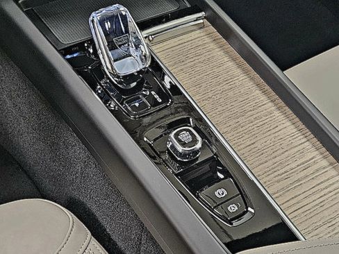 New 2026 Volvo XC60 B5 Plus w/ Protection Package Premier AWD/4WD image 43