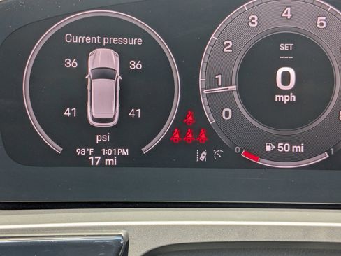 Used 2025 Porsche Cayenne image 17