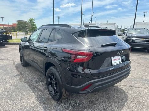 New 2026 Chevrolet Trax LT w/ Midnight Edition FWD image 5