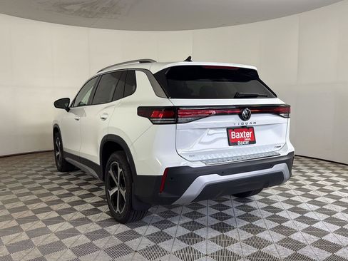 New 2026 Volkswagen Tiguan SE AWD/4WD image 3