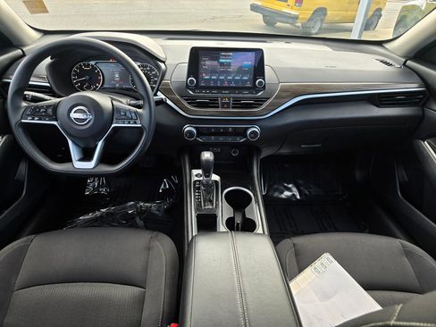 Used 2023 Nissan Altima 2.5 SV image 21