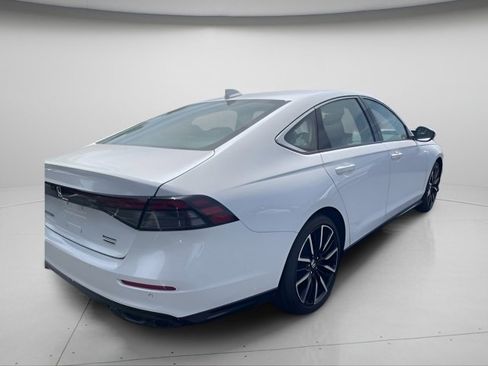 Used 2023 Honda Accord Touring image 11