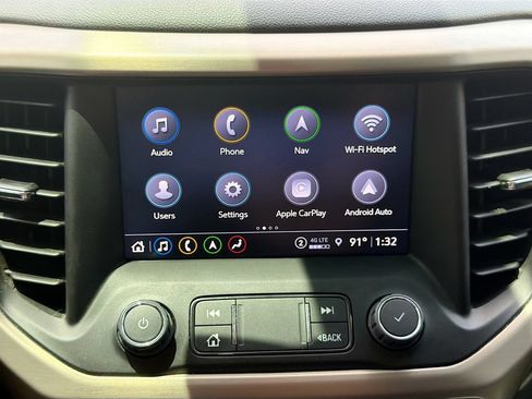 Used 2023 GMC Acadia Denali w/ Denali Technology Package FWD image 16