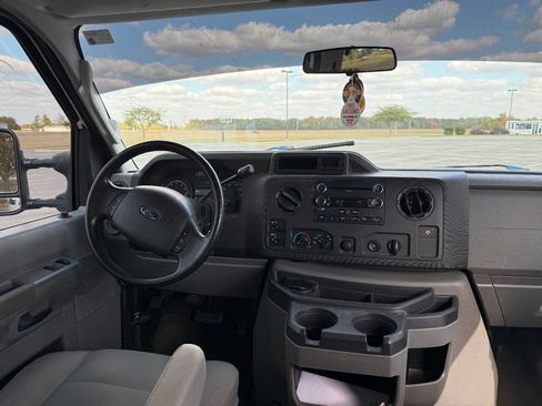 Used 2010 Ford E-350 and Econoline 350 Extended Wagon Super Duty image 11