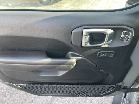 Used 2021 Jeep Wrangler Unlimited Rubicon image 12