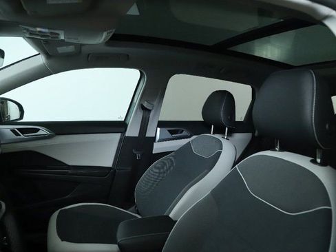 Used 2025 Volkswagen Taos SE image 20