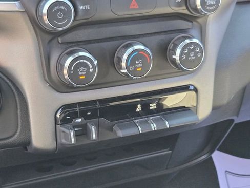 Used 2024 RAM 2500 Big Horn AWD/4WD image 25