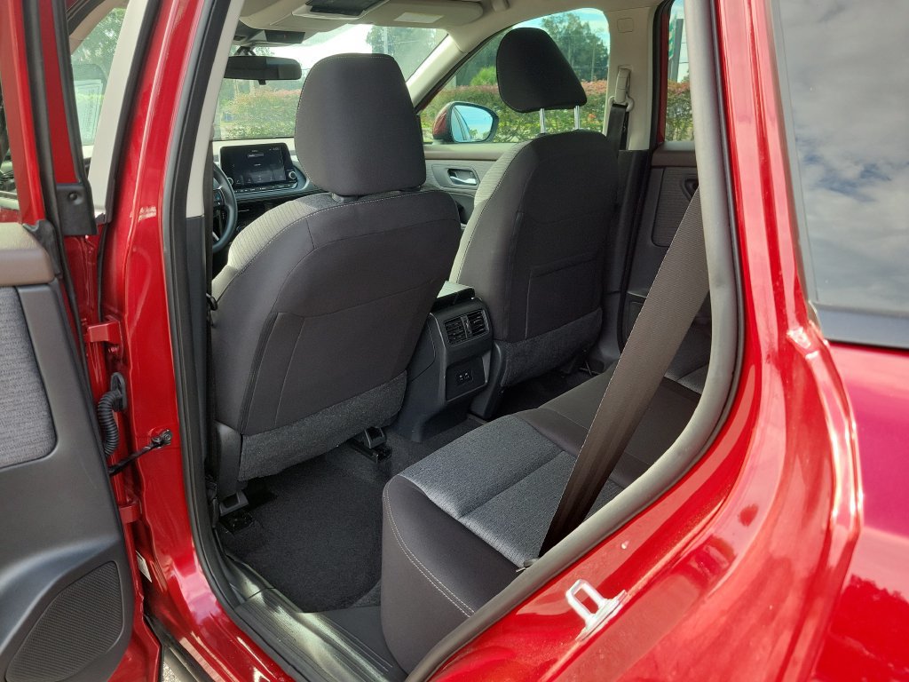 Certified 2023 Nissan Rogue SV FWD image 9