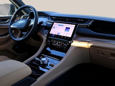 New 2025 Jeep Grand Cherokee Summit image 19