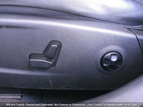 Used 2017 Chrysler 300 S image 18