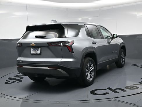 Used 2026 Chevrolet Equinox LT FWD image 9