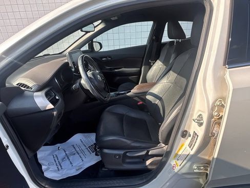 Used 2019 Toyota C-HR Limited FWD image 4
